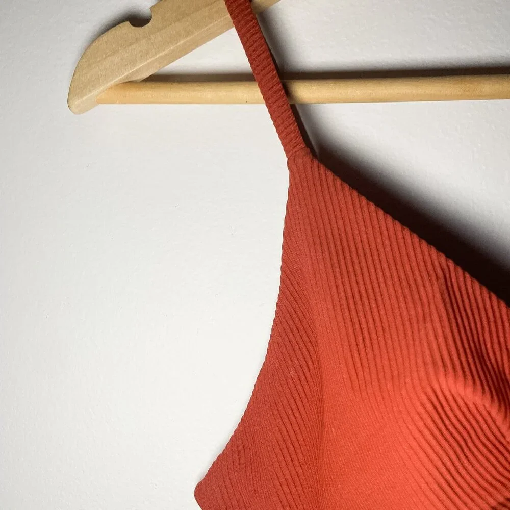 lululemon // Beach Boss Bikini Top & Clear Waters Bottom in Size 8 - Picture 3 of 9